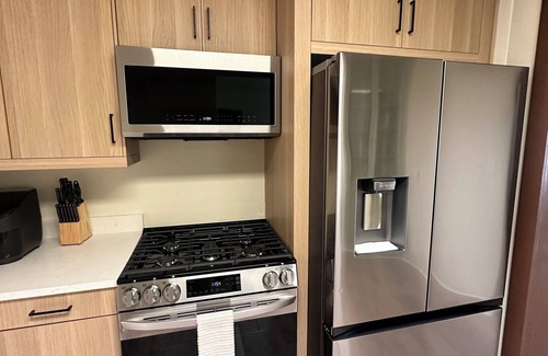 North Campus Casa | Stylish home, near UNM, Downtown, Old Town & Nob Hill