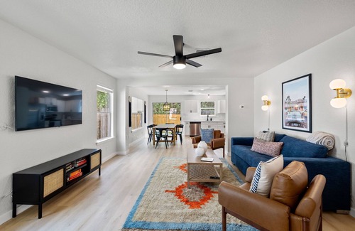 Maverick Creek Casa | Stylish home near UTSA, La Cantera, The Rim, and Six Flags