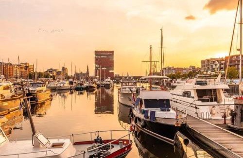 De Kaaien Casa | Stylish Home on the Waterfront Near Antwerp Historic Center