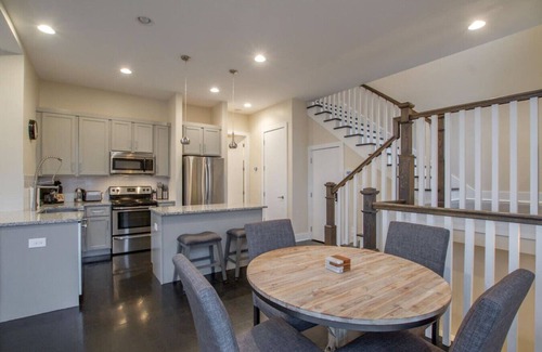 Historic Waverly Apartamento | Stylish Home - Private Rooftop - Perfect Location