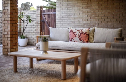 Esperance Casa | Stylish home to accommodate everyone. Only minutes away from town centre.