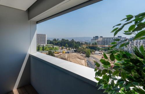 Campanha Apartamento | Stylish Home with Balcony & Garage by HostWise