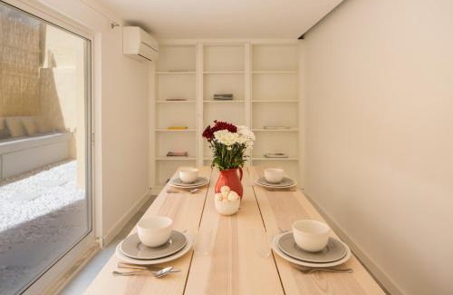 Santa Engracia Apartamento | Stylish Home With Private Patio by LovelyStay