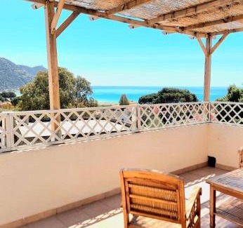 Solanas Apartamento | Stylish home with views 4 min walk to the beach!