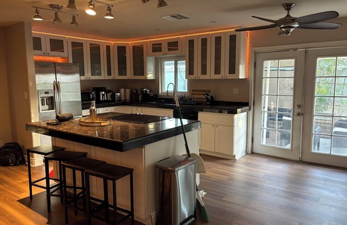 Winchester Casa | Stylish house with pool close to strip