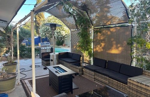 Winchester Casa | Stylish house with pool close to strip