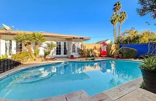 Winchester Casa | Stylish house with pool close to strip
