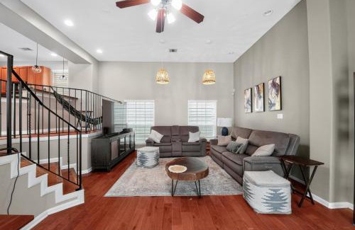 Shady Acres Casa | Stylish Houston Heights House townhouse