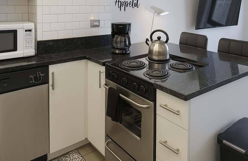 Indian Village Apartamento | Stylish HydePark Studio Retreat