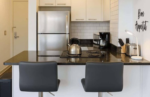 Indian Village Apartamento | Stylish HydePark Studio Retreat