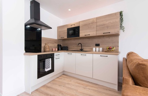 Rugby Apartamento | Stylish Ibiza Style Apartment with Private Entrance + Patio Area