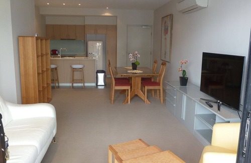 Sullivan's Cove Apartamento | Elegante apartamento en el centro de la ciudad, lujo y comodidad.