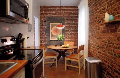 Wilshire Apartamento | Stylish Koreatown Studio