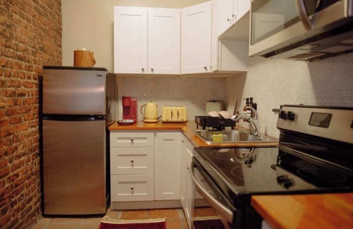 Wilshire Apartamento | Stylish Koreatown Studio