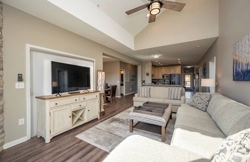 Waterfront Greens Casa | New! Caddyshack: Lake Access, Fireplace, Hot Tub, Fire Pit!