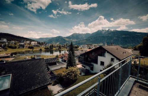 Laax Apartamento | Stylish Lakeview Apartment Balcony & Free Parking