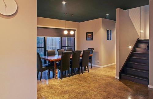 Inverloch Casa | Stylish Living- Fireplace, WiFi, Linen, 4 bdrm, Beach 850m