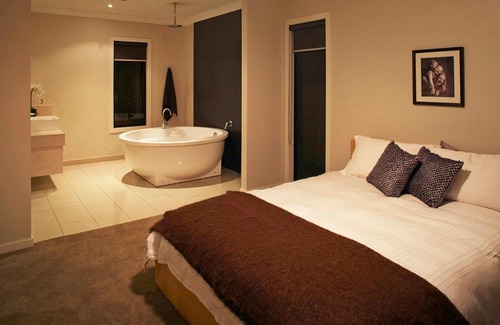 Inverloch Casa | Stylish Living- Fireplace, WiFi, Linen, 4 bdrm, Beach 850m