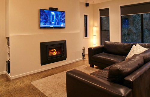 Inverloch Casa | Stylish Living- Fireplace, WiFi, Linen, 4 bdrm, Beach 850m