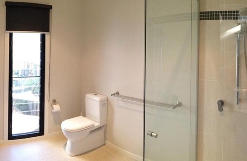 Inverloch Casa | Stylish Living- Fireplace, WiFi, Linen, 4 bdrm, Beach 850m