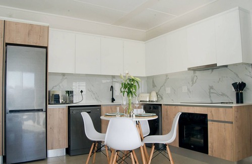 Cape Town Apartamento | Stylish living in the heart of the wine-lands.