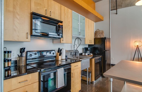 The Gulch Apartamento | Stylish Loft 0.7 Miles From Downtown!