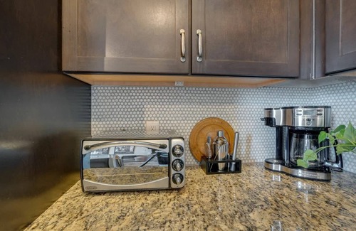 West End Condominio | Stylish Loft Near Centennial Park!