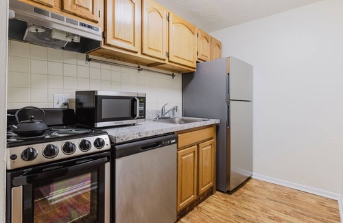 Mission Hill Apartamento | Stylish Longwood studio, parking, elevator, w/d, by Blueground