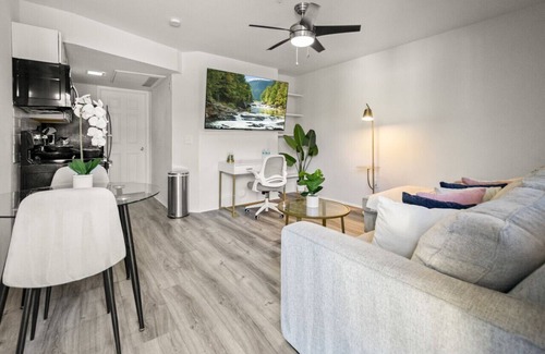 Peaceful Valley Apartamento | Stylish LUX BED 2B Oldtown Scottsdale Free Parking