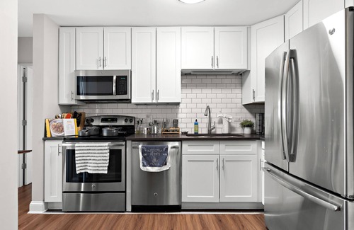 Oak Park Apartamento | Stylish Luxe King bed w/Free Parkng near DT Oak Pk