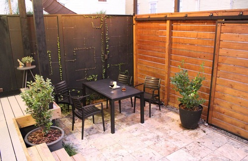 Historic Downtown Savannah Casa | *¡Nuevo! Elegante casa de pueblo de lujo con patio. 2 baños en suite! ¡Estacionamiento gratis! Wifi