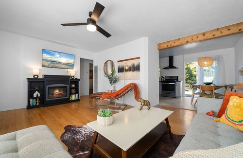 Rolando Village Casa | Stylish Mid-Century Modern Home - Canyon Views & Fenced Yard