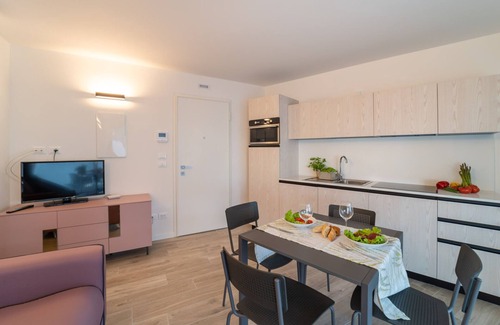 Lignano Sabbiadoro Apartamento | Apartamento moderno y elegante cerca del centro de Lignano