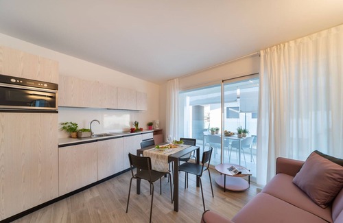 Lignano Sabbiadoro Apartamento | Apartamento moderno y elegante cerca del centro de Lignano