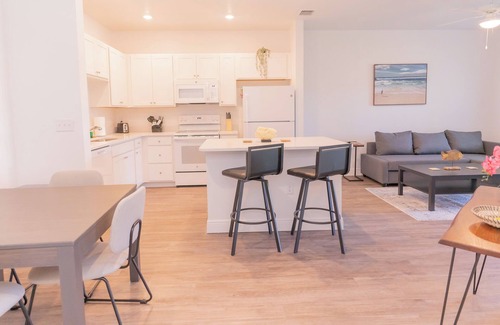 Kissimmee Apartamento | Stylish, Modern 1 Bed 1 Bath Apartment in Kissimmee, Florida! Sleeps 1 to 4!