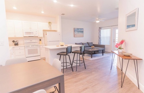 Kissimmee Apartamento | Stylish, Modern 1 Bed 1 Bath Apartment in Kissimmee, Florida! Sleeps 1 to 4!