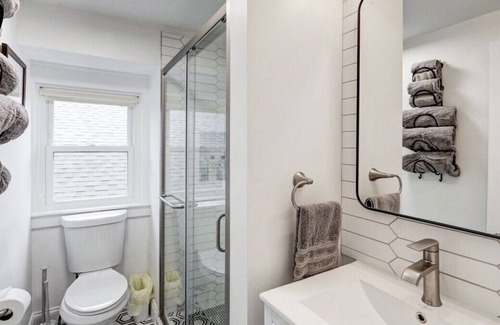 Ephrata Apartamento | Stylish & Modern 1BR|Free Parking★Great Location!