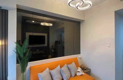 Santo Cristo Apartamento | Stylish Modern 1BR Condo near SM North and Trinoma