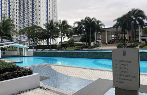Santo Cristo Apartamento | Stylish Modern 1BR Condo near SM North and Trinoma