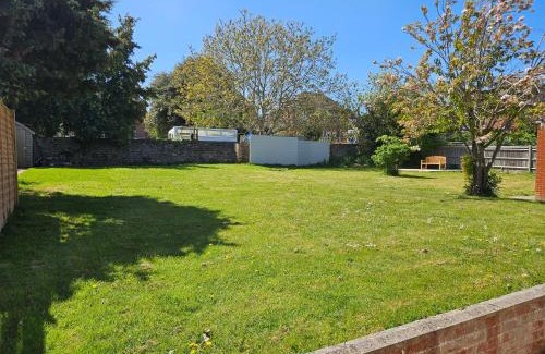 Eastbourne Apartamento | Stylish, Modern 2 Bedroom Apartment with Garden Close to Town, Hospital, Long booking Welcome