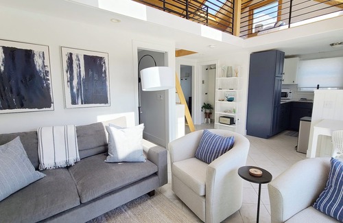 North Truro Cabaña | Stylish & Modern 2BD Bayfront Cottage--Water Views, Direct Beach Access, A/C, Shorter Stays Available!