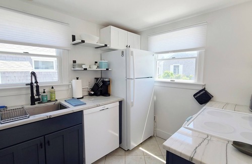 North Truro Cabaña | Stylish & Modern 2BD Bayfront Cottage--Water Views, Direct Beach Access, A/C, Shorter Stays Available!