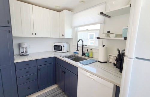 North Truro Cabaña | Stylish & Modern 2BD Bayfront Cottage--Water Views, Direct Beach Access, A/C, Shorter Stays Available!
