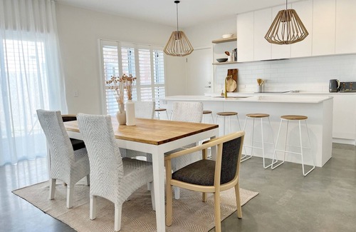 Belmont Casa | Stylish modern 3-bedroom townhome in enchanting Belmont with AC, WiFi