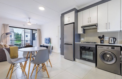 Ballito Apartamento | Stylish Modern 3Bed Apt | Pool | Gym | Clubhouse