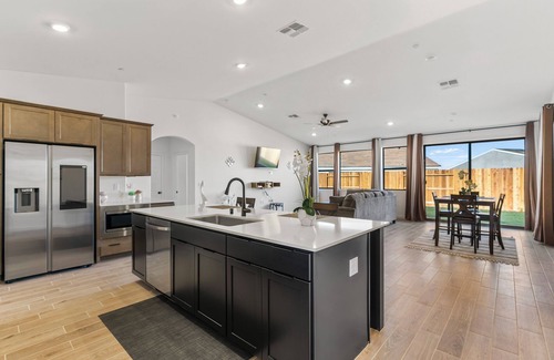 Pumpkin Center Casa | Stylish & Modern Bakersfield Retreat Near Downtown