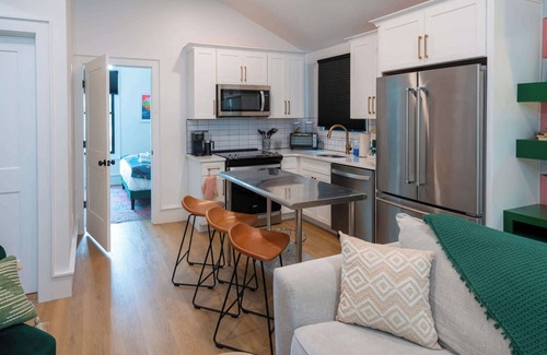 12 South Casa | Stylish Modern Bungalow in Nashville's 12 South