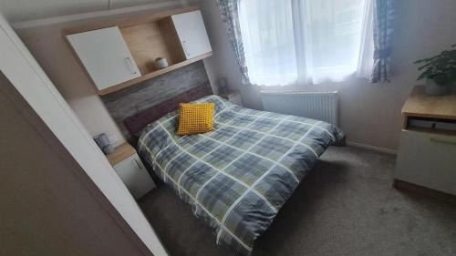New Forest District Complejo | STYLISH MODERN CONTEMPORARY PET FREE HOLIDAY HOME ON AWARD WINNING SHOREFIELD COUNTRY PARK Edge New Forest ENTERTAINMENT AND LEISURE PASSES INCLUDED