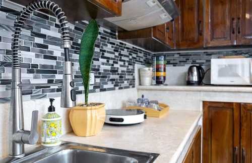 Pinagsama Condominio | Stylish & Modern Condo in McKinley Morgan Suites