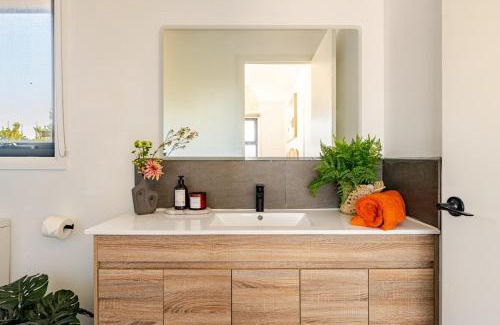 Box Hill South Casa | Stylish Modern Family Living